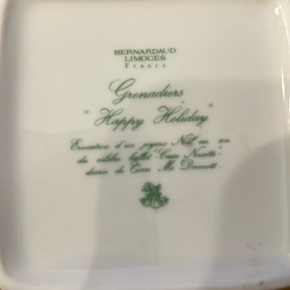 Bernardaud Limoges France authentic Grenadiers Happy Holiday pattern-RARE. - Picture 2 of 4